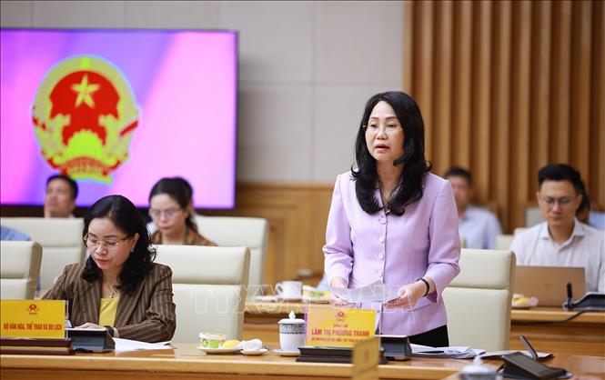 Thủ tướng Lê Minh Hưng làm việc với lãnh đạo Bộ Văn hoá, Thể thao và Du lịch. Ảnh: Dương Giang/TTXVN