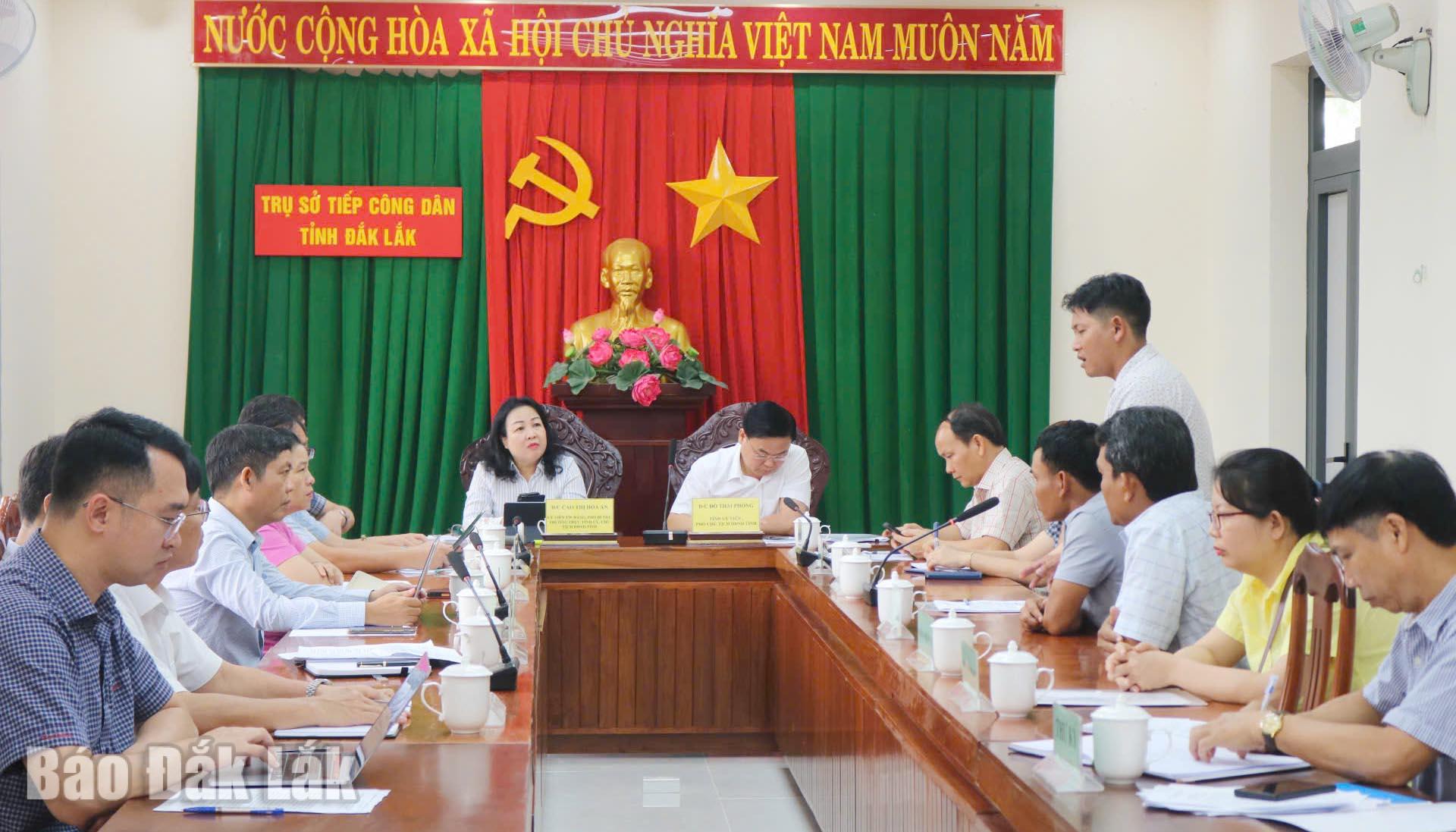 Thường trực HĐND tỉnh lắng nghe kiến nghị của công dân.