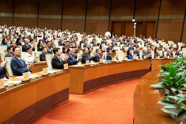 Tổng Bí thư, Chủ tịch nước Tô Lâm và các đồng chí lãnh đạo, nguyên lãnh đạo Đảng, Nhà nước tham dự Phiên bế mạc Kỳ họp thứ nhất, Quốc hội khoá XVI. Ảnh: quochoi.vn