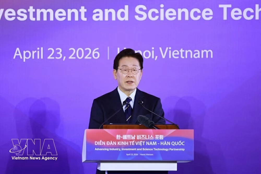 President of the Republic of Korea (RoK) Lee Jae Myung speaks at the forum. (Photo: VNA)