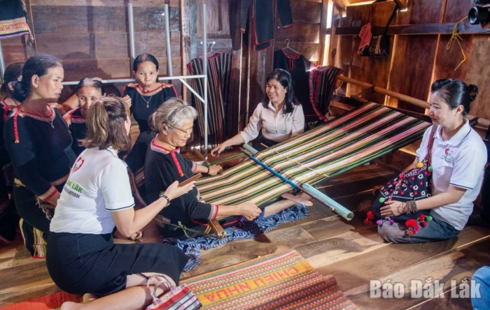 Văn hóa bản địa
- “nam châm” hút khách du lịch