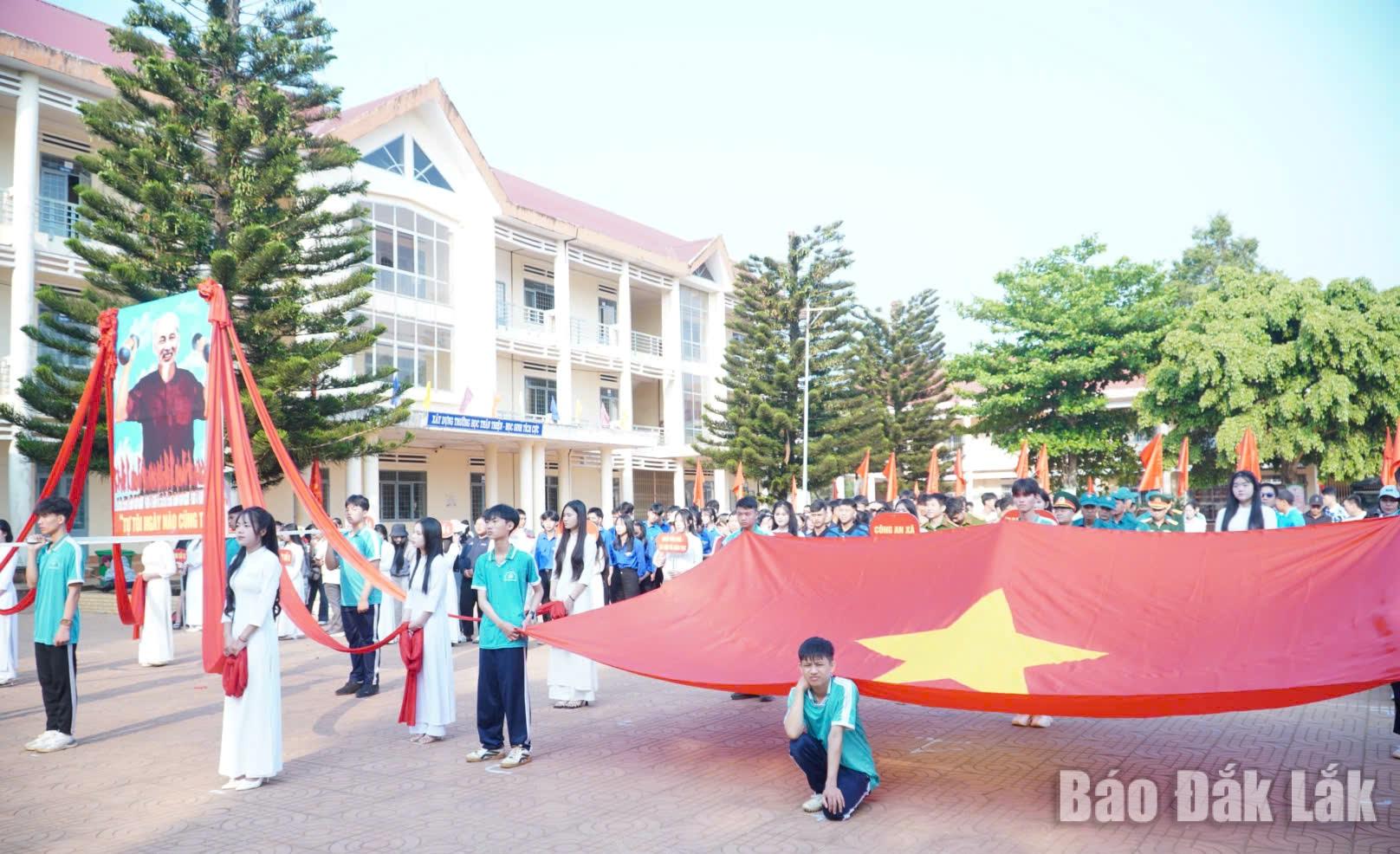 Các vận động viên thạm dự khai mạc đại hội.