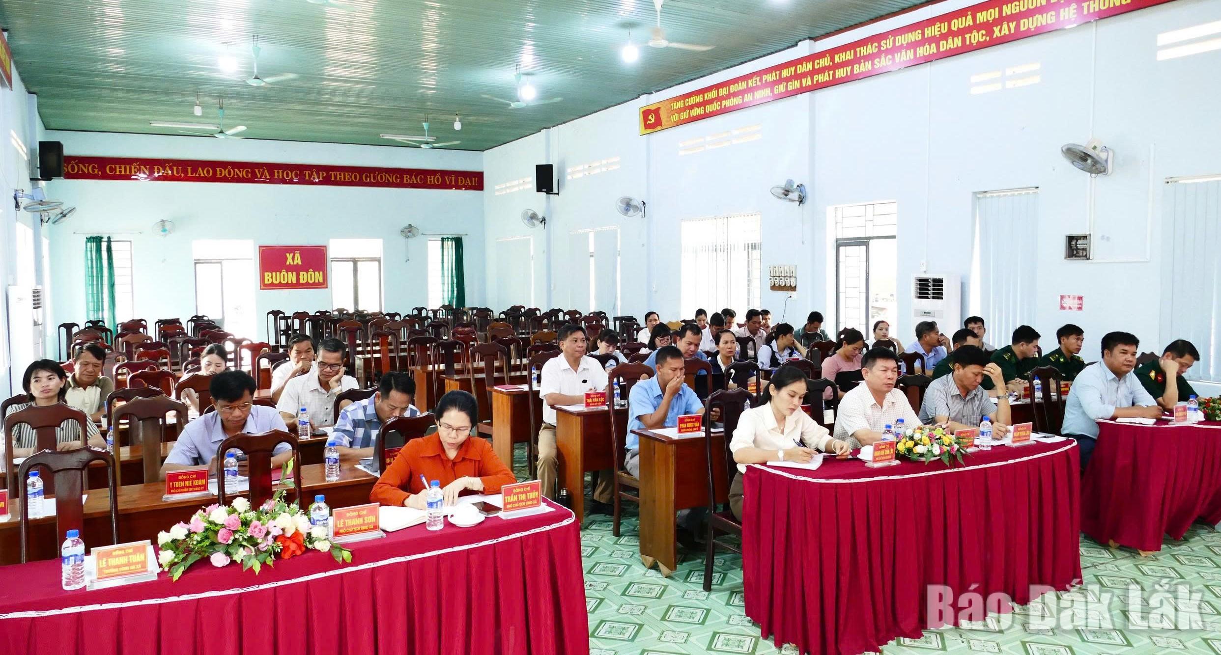 Các đại biểu tham dự hội nghị.