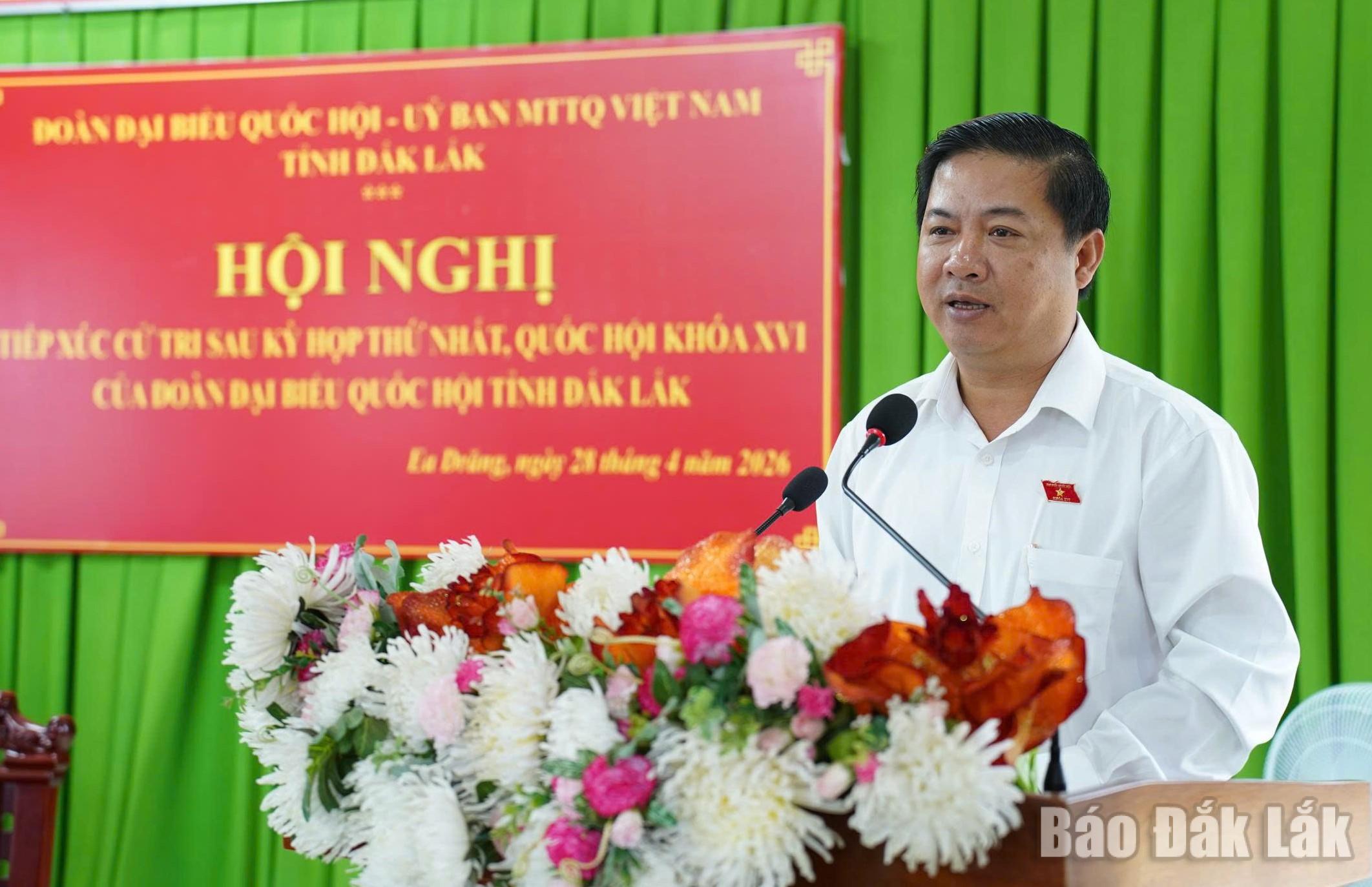 Đồng chí Lương Nguyễn Minh Triết, Ủy viên Trung ương Đảng, Bí thư Tỉnh ủy, Trưởng Đoàn ĐBQH tỉnh phát biểu tại hội nghị.