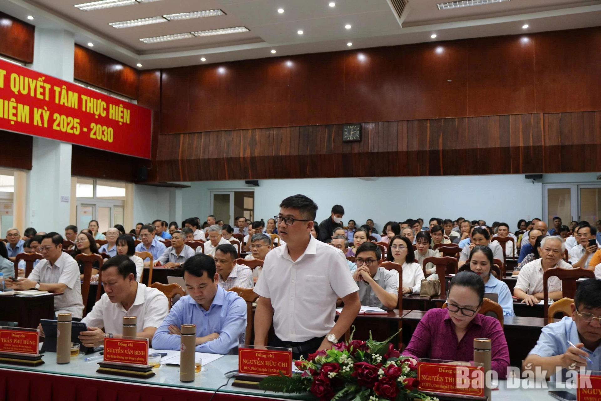 Phó Chủ tịch UBND phường Buôn Ma Thuột Nguyễn Hữu Chí phát biểu tại điểm cầu phường Buôn Ma Thuột. Ảnh: Hương Giang