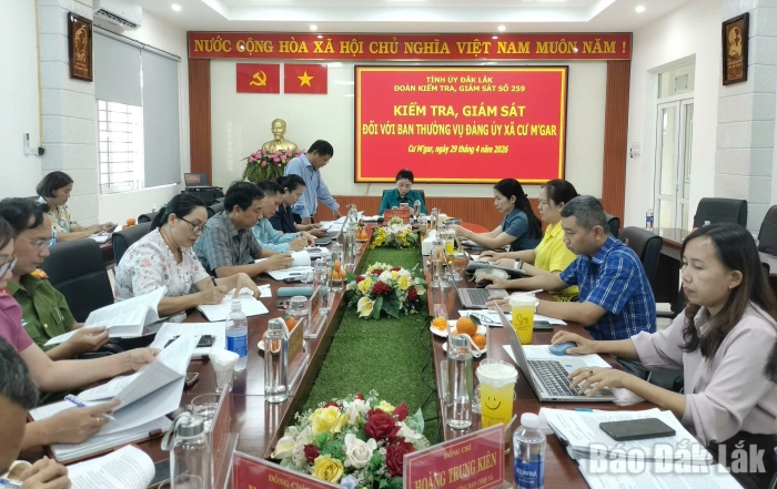 Đoàn kiểm tra, giám sát số 259 làm việc với xã Cư M’gar
