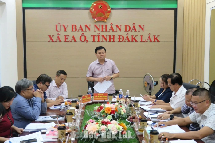 Đoàn kiểm tra, giám sát số 261 làm việc với Ban Thường vụ Đảng ủy xã Ea Ô