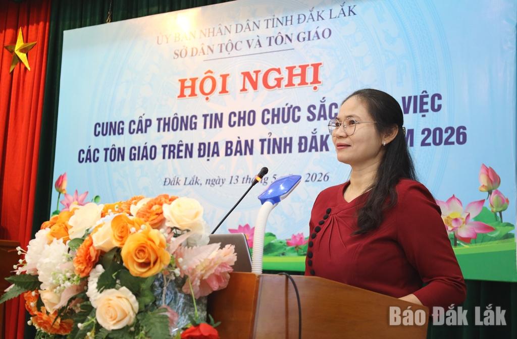 Phó Giám đốc Sở Dân tộc và Tôn giáo Lê Thị Thanh Bích phát biểu tại hội nghị.