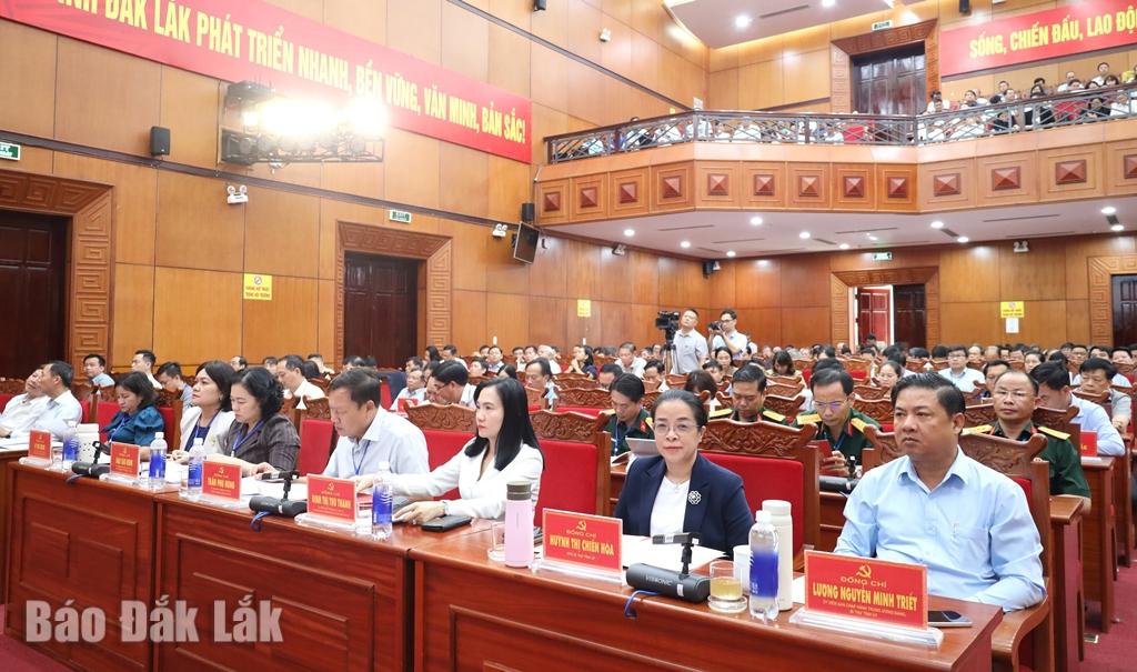 Ủy viên Trung ương Đảng, Bí thư Tỉnh ủy Đắk Lắk Lương Nguyễn Minh Triết; Phó Bí Thư Tỉnh ủy Huỳnh Thị Chiến Hòa cùng các địa biểu tham dự hội nghị.
