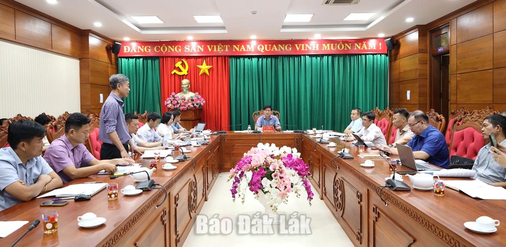 Các đại biểu tham dự cuộc họp.