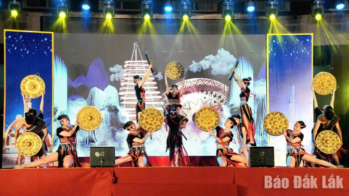 Sôi nổi chương trình nghệ thuật “Khát vọng cống hiến - Lẽ sống thanh niên”