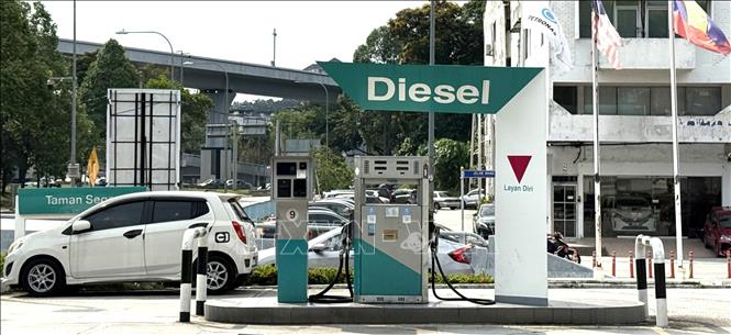 Một trạm xăng dầu của Petronas tại Kuala Lumpur. Ảnh: Bình Thanh - PV TTXVN tại Malaysia