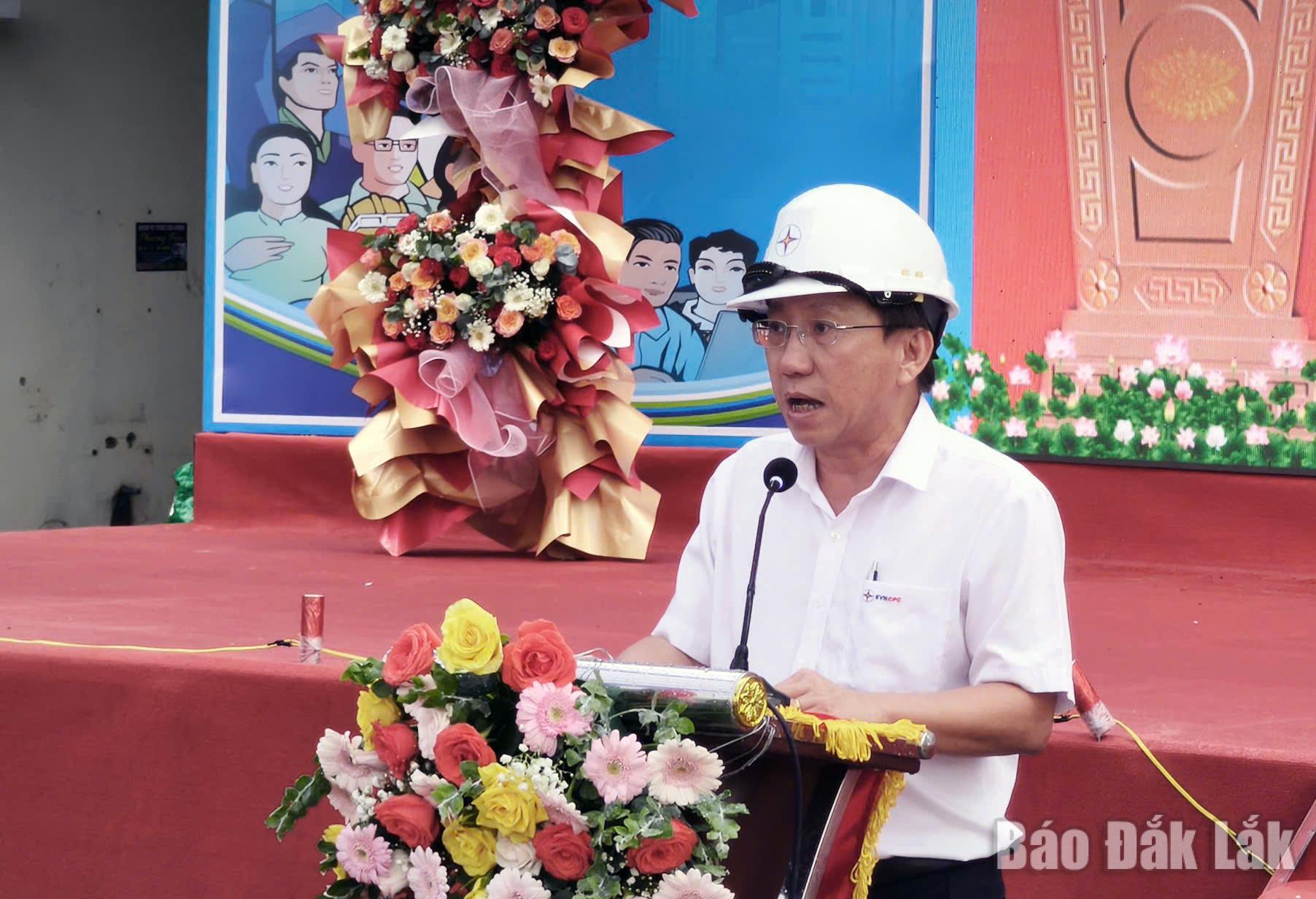 Ông Huỳnh Quốc Long, Phó Giám đốc PC Đắk Lắk phát biểu tại buổi lễ