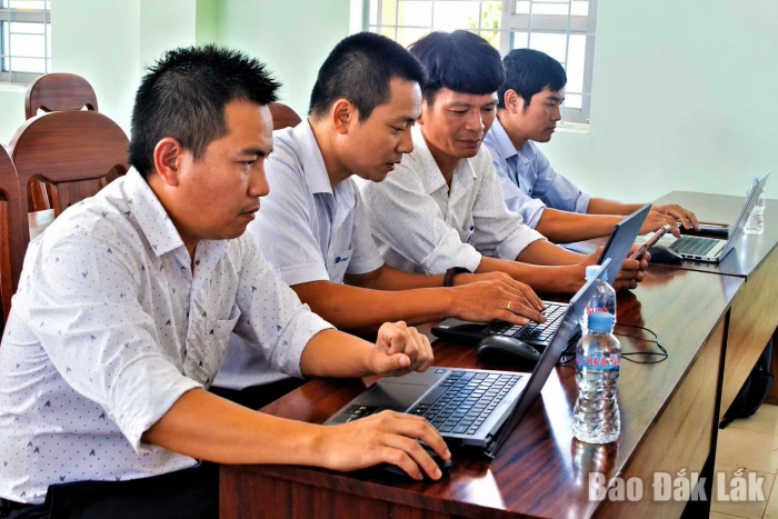 Vân Hòa phát động phong trào “Bình dân học vụ số” và tập huấn ứng dụng trí tuệ nhân tạo AI
