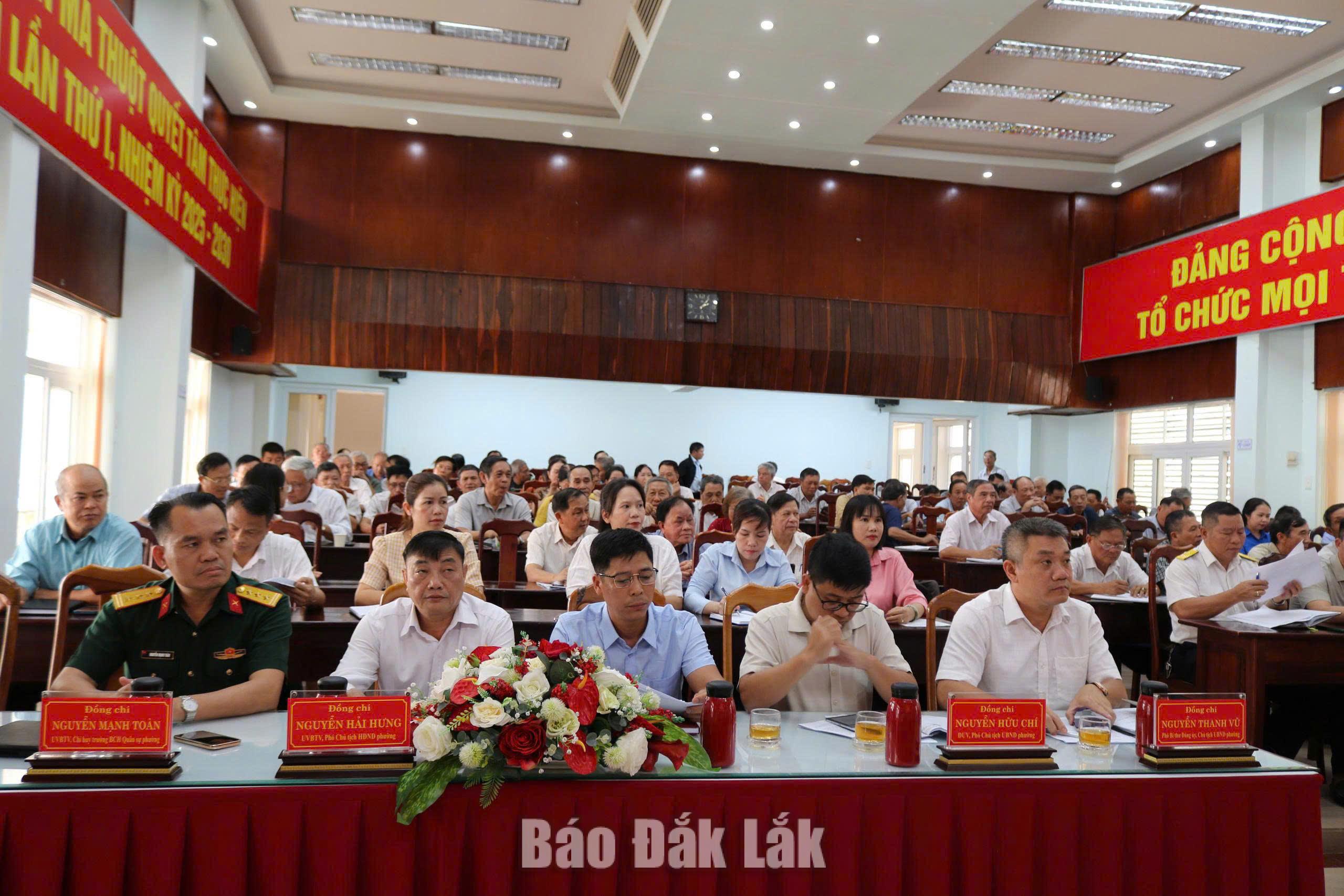 Các đại biểu dự hội nghị.