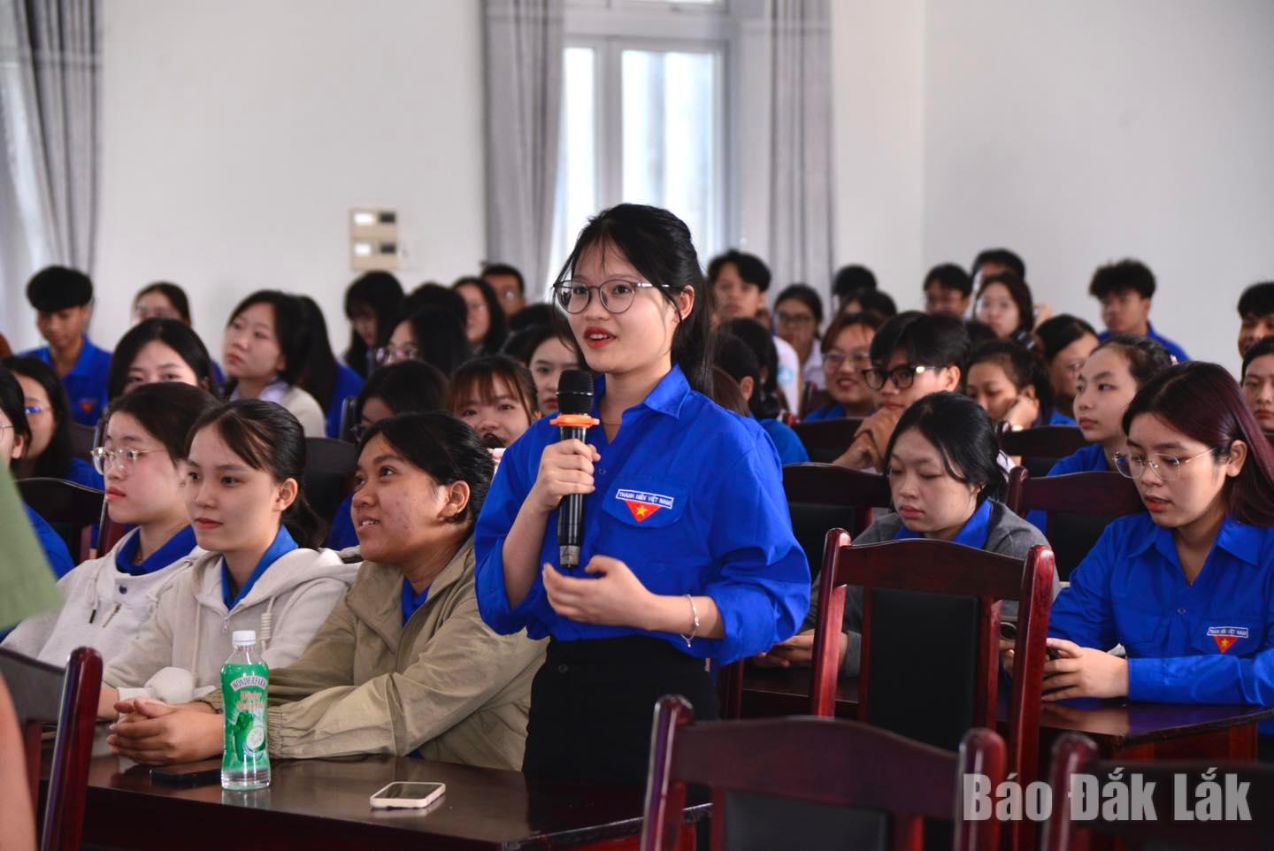 Cán bộ Hội Sinh viên