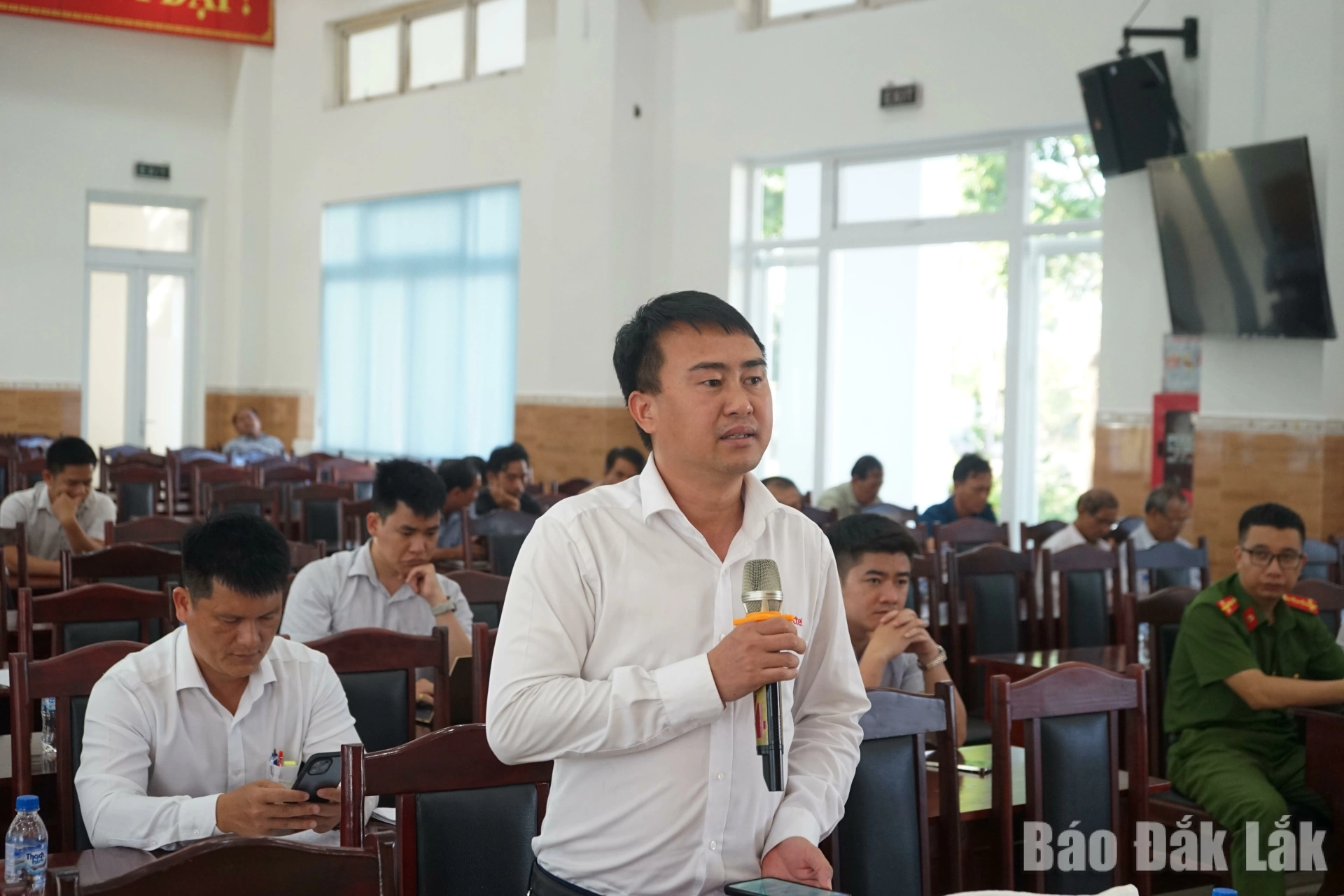 Đại diện Viettel Buôn Hồ tham gia góp ý tại hội nghị