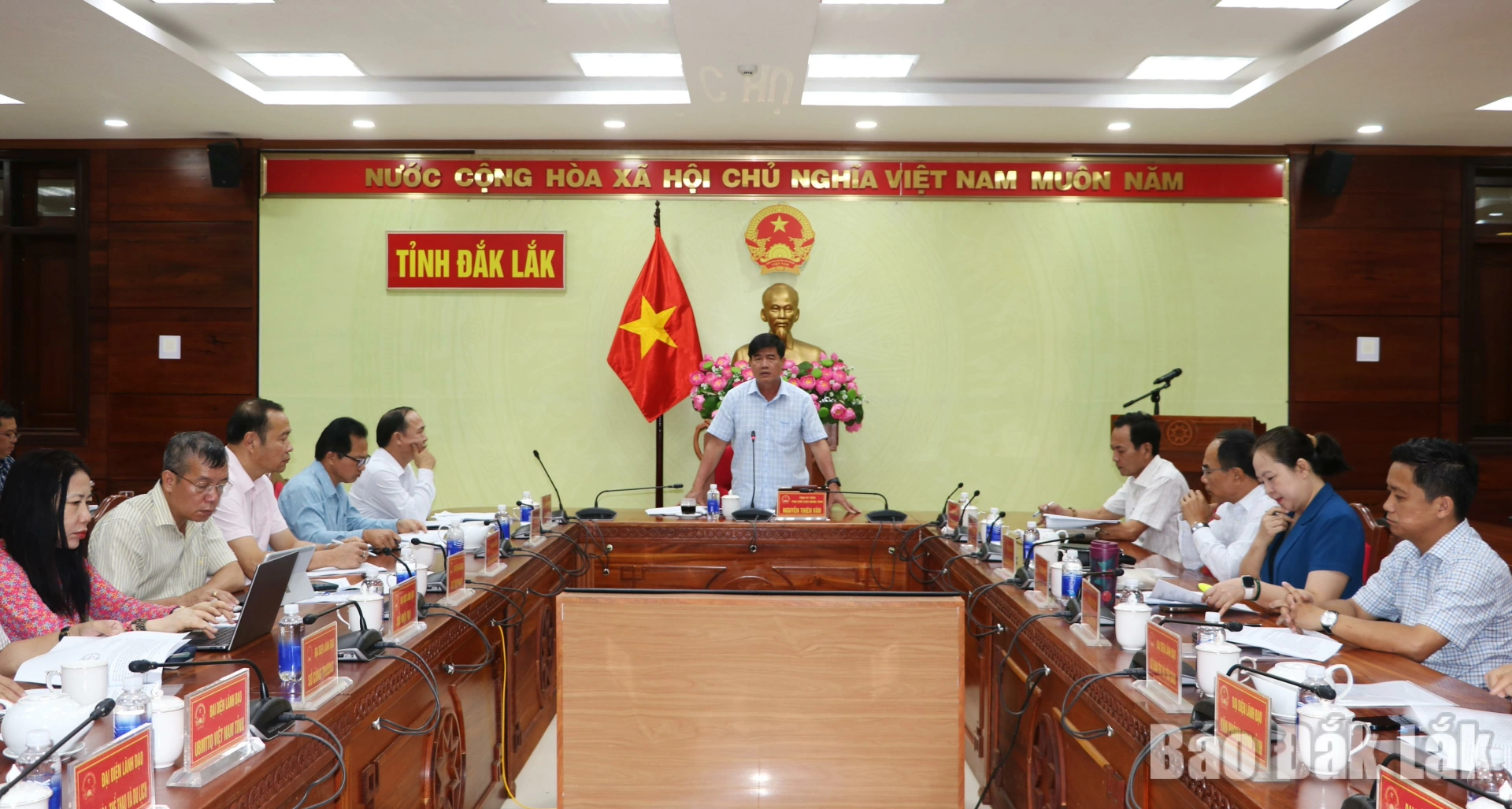 Quang cảnh buổi làm việc.