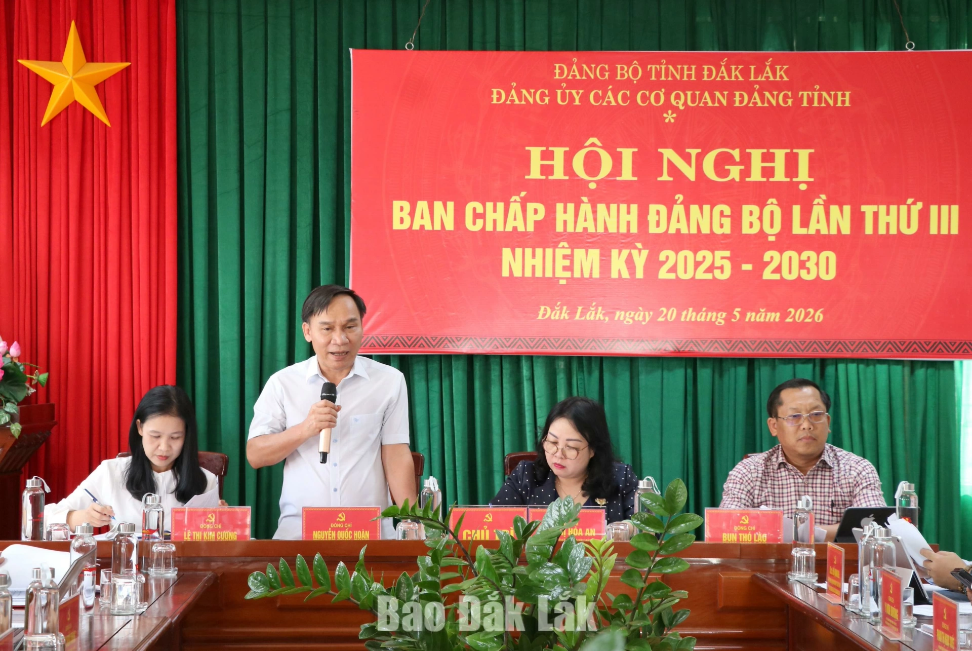 Các đồng chí Thường trực chủ trì hội nghị.