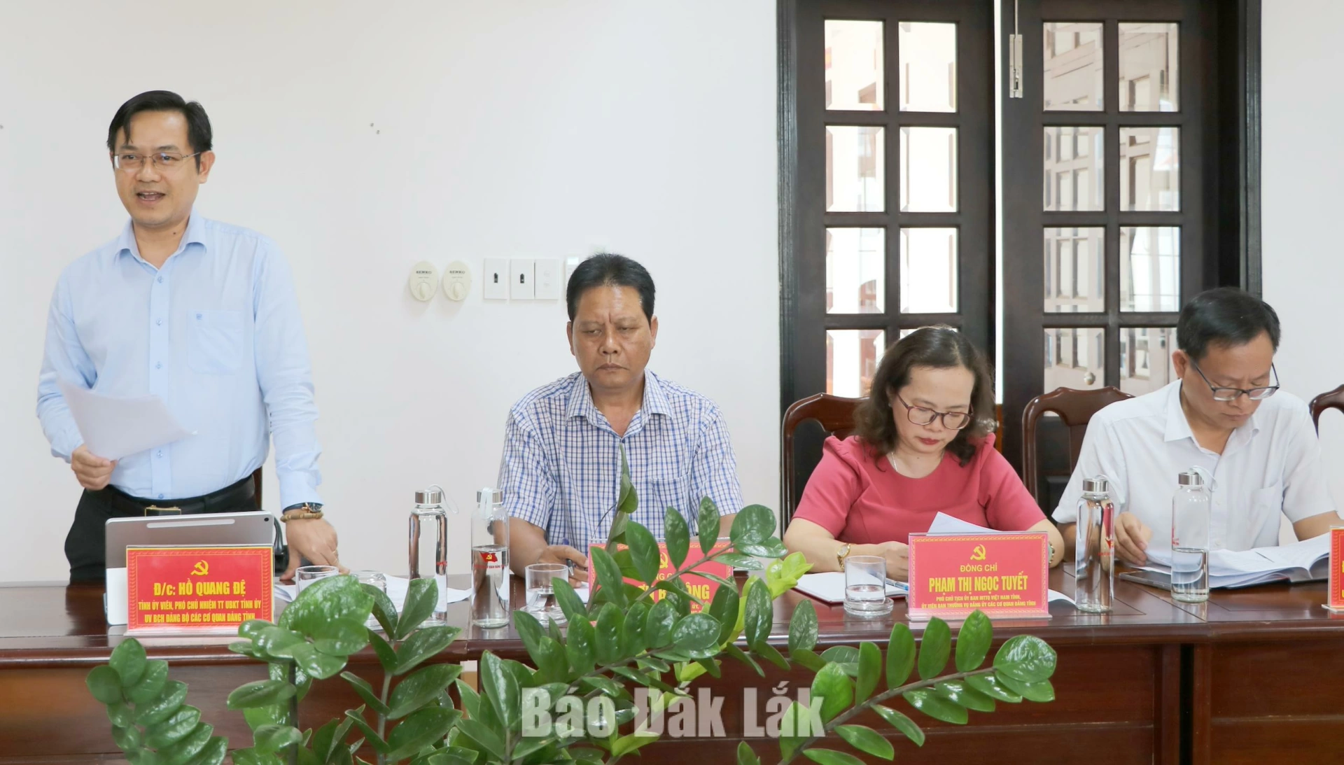Phó Chủ nhiệm Thường trực Ủy ban Kiểm tra Tỉnh ủy Hồ Quang Đệ phát biểu tại hội nghị.