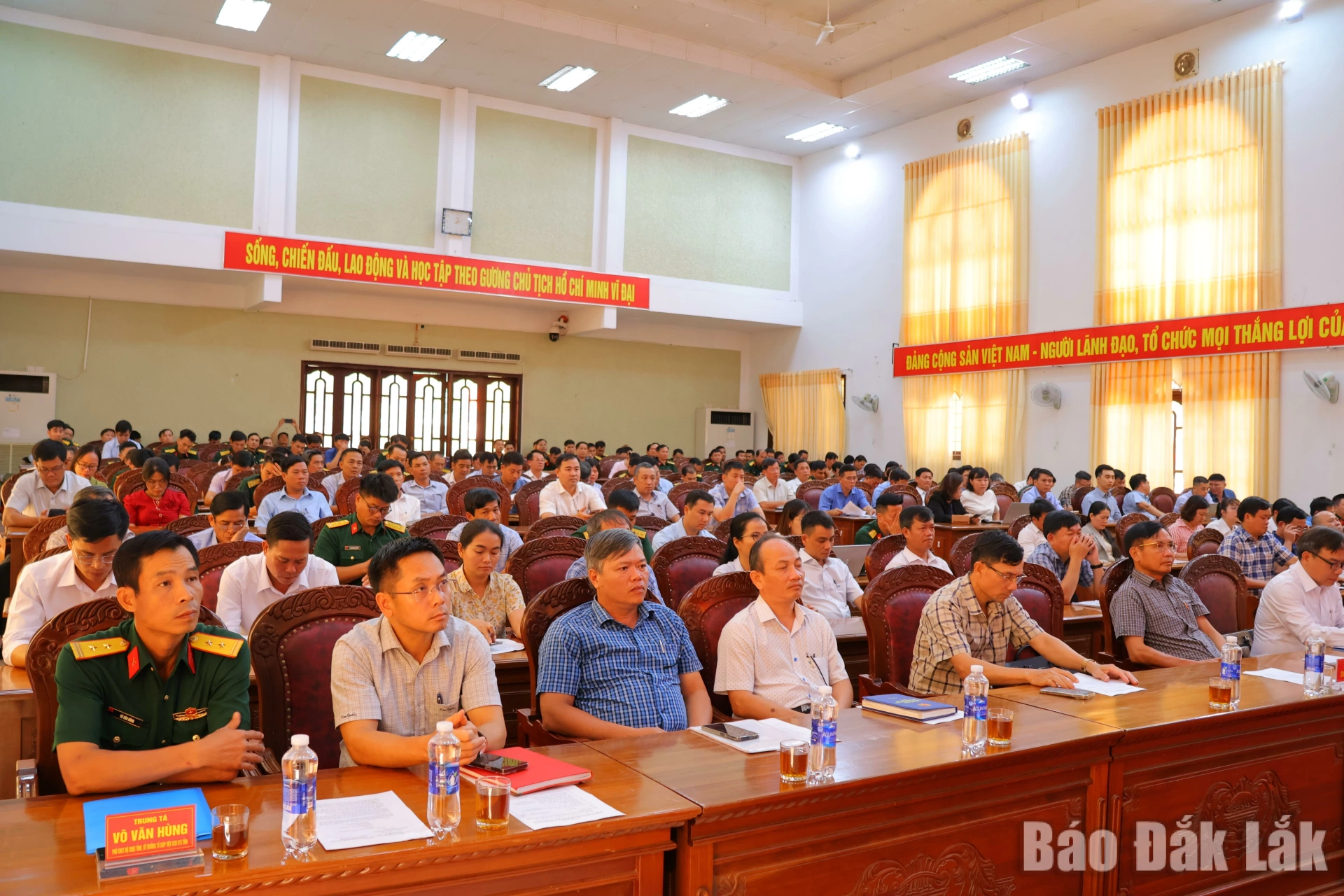 Các đại biểu tham dự hội nghị.