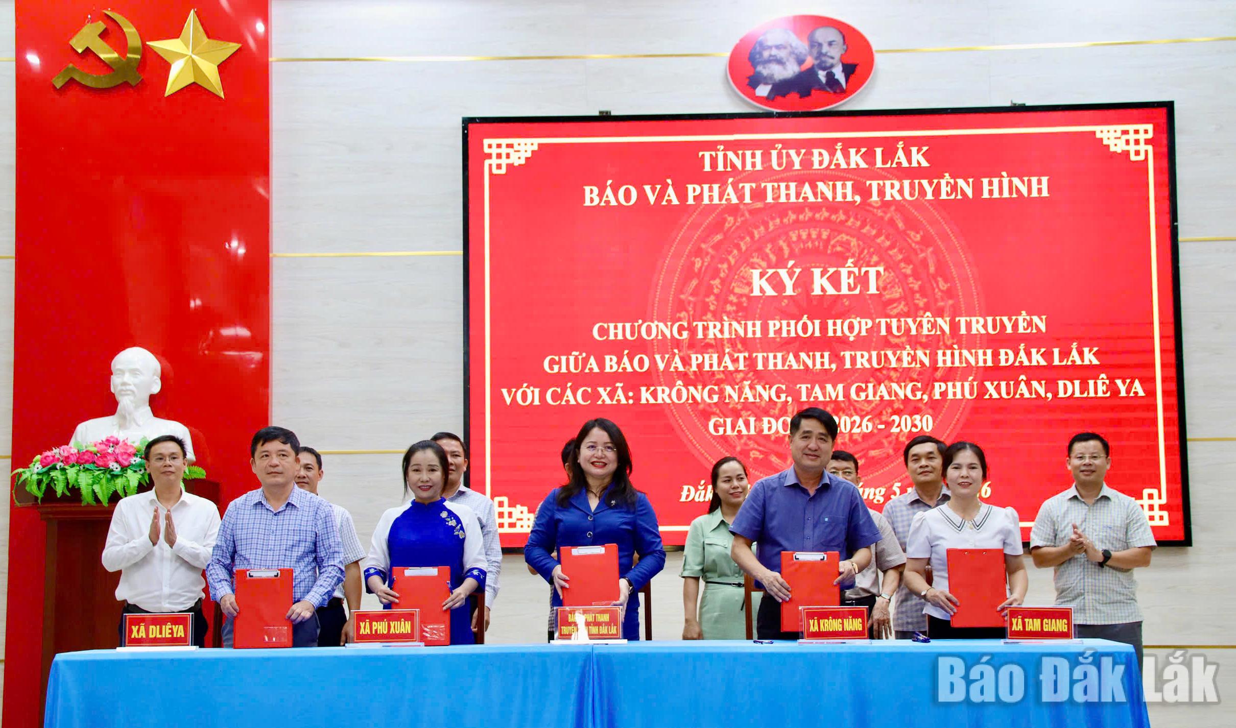 Báo và Phát thanh, Truyền hình Đắk Lắk ký kết thỏa thuận tăng cường hợp tác, tuyên truyền với các xã Krông Năng, Phú Xuân, Tam Giang và Dliê Ya.