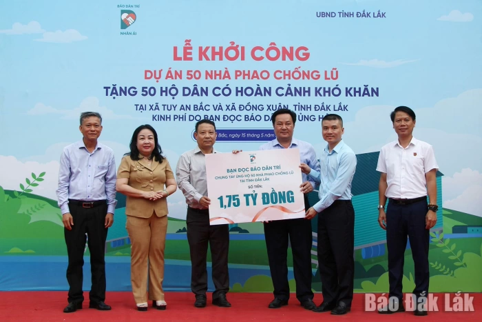 Khởi công 50 nhà phao chống lũ cho người dân vùng ngập lụt