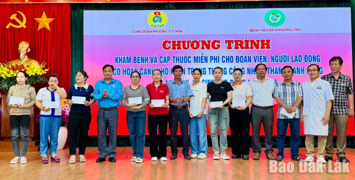 Khám bệnh, cấp thuốc miễn phí cho hơn 150 đoàn viên, người lao động khó khăn