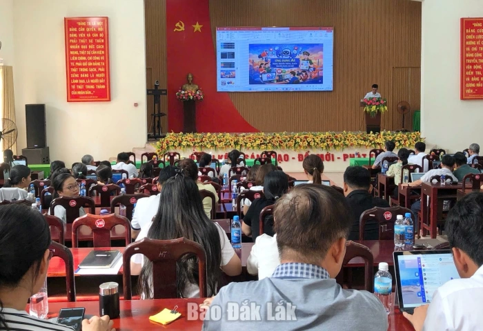 Phường Tân Lập bồi dưỡng kiến thức về công tác chuyển đổi số cho hơn 100 cán bộ