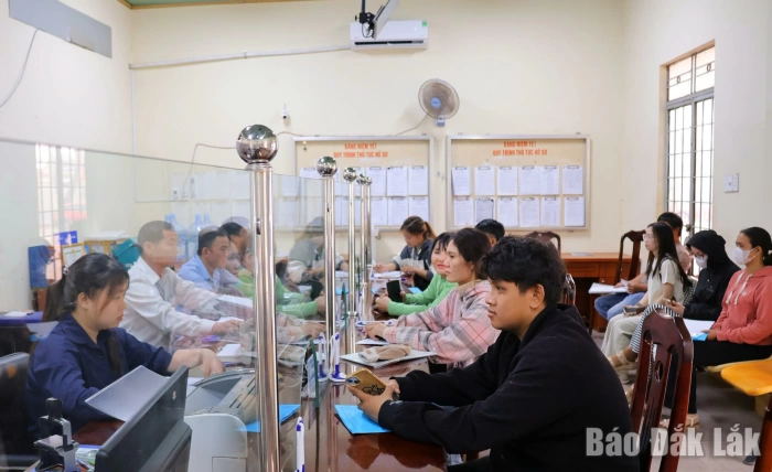 Đổi mới tác phong, nâng cao chất lượng phục vụ nhân dân