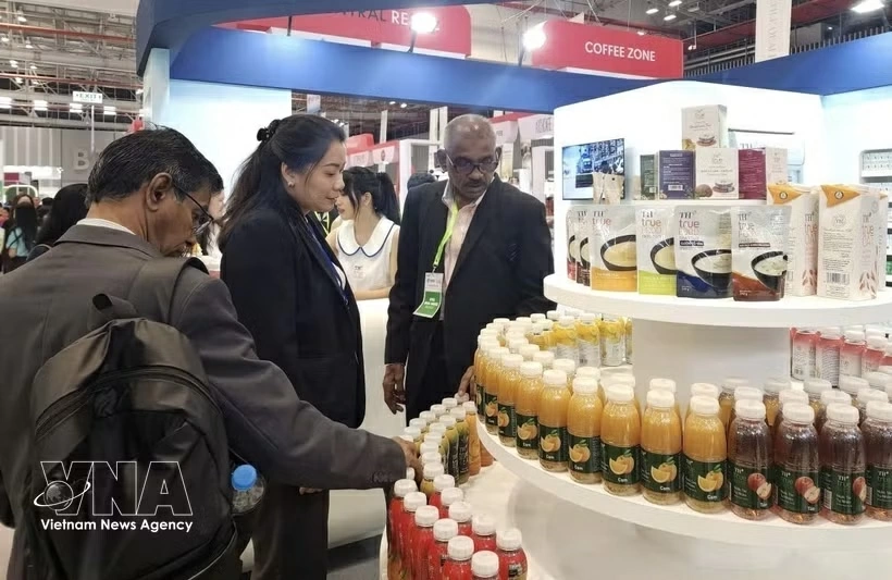 International buyers explore products at the Vietnam International Sourcing 2025. (Photo: VNA)