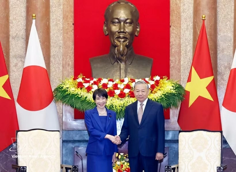 Party General Secretary and State President To Lam (R) and Japanese Prime Minister and Liberal Democratic Party President Takaichi Sanae. (Photo: VNA)