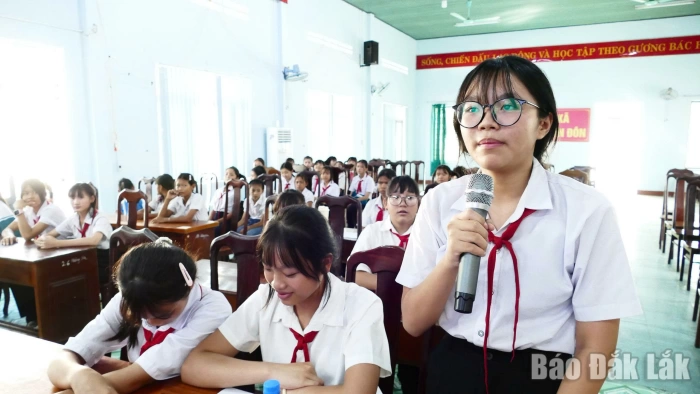 Đối thoại giữa lãnh đạo xã Buôn Đôn với thanh thiếu nhi