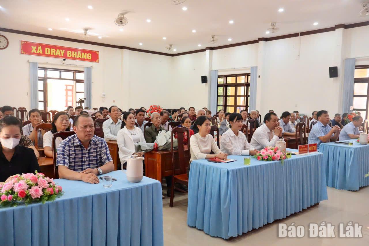 Đại biểu tham dự tại lễ trao tặng Huy hiệu Đảng đợt 19/5.