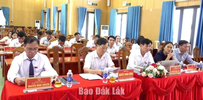 Kỳ họp chuyên đề lần thứ nhất HĐND xã Ea Kar: Thông qua 8 nghị quyết quan trọng