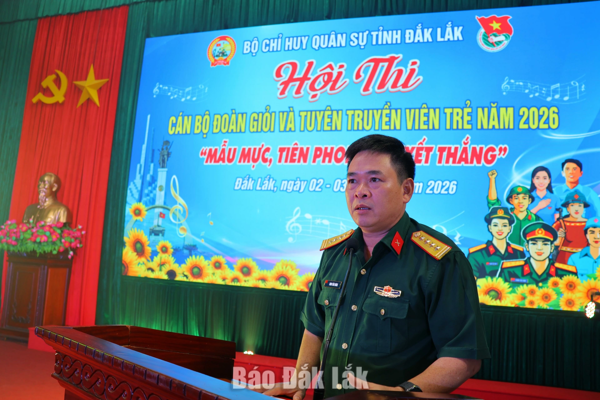 Đại tá Đinh Văn Hưng, Tỉnh ủy viên, Chính ủy Bộ Chỉ huy Quân sự tỉnh phát biểu tại hội thi.