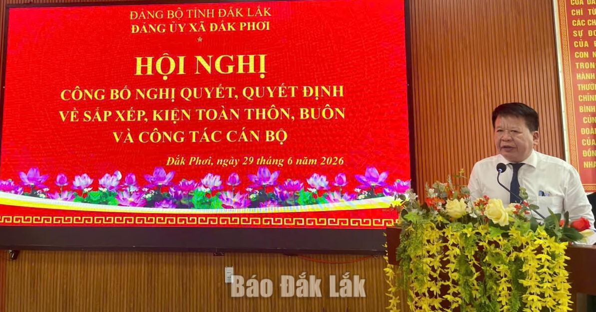 Bí thư Đảng ủy xã Đắk Phơi Nguyễn Quang Dũng phát biểu tại hội nghị.