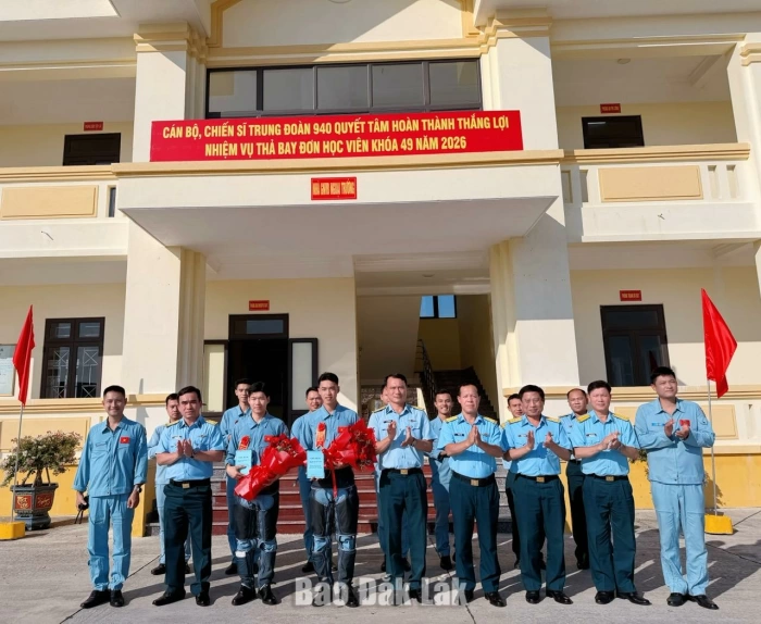 9 học viên phi công Trung đoàn 940 thả bay đơn thành công