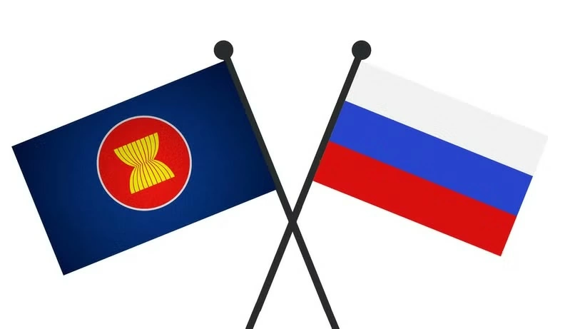 Cờ ASEAN - Nga. Ảnh: Vietnam+