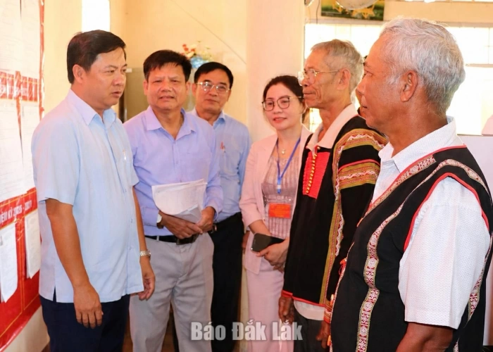 Merging residential communities to improve grassroots governance efficiency