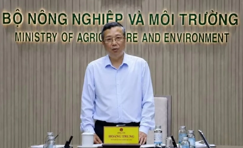 Deputy Minister of Agriculture and Environment Hoang Trung speaks at the meeting on June 22. (Photo: VNA)