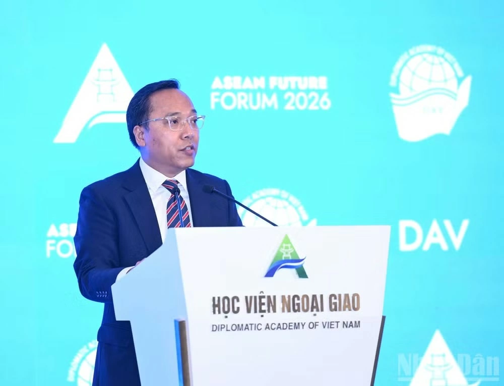 Ông Nguyễn Hoàng Long, Thứ trưởng Công thương phát biểu tại phiên thảo luận. Ảnh: Báo Nhân Dân