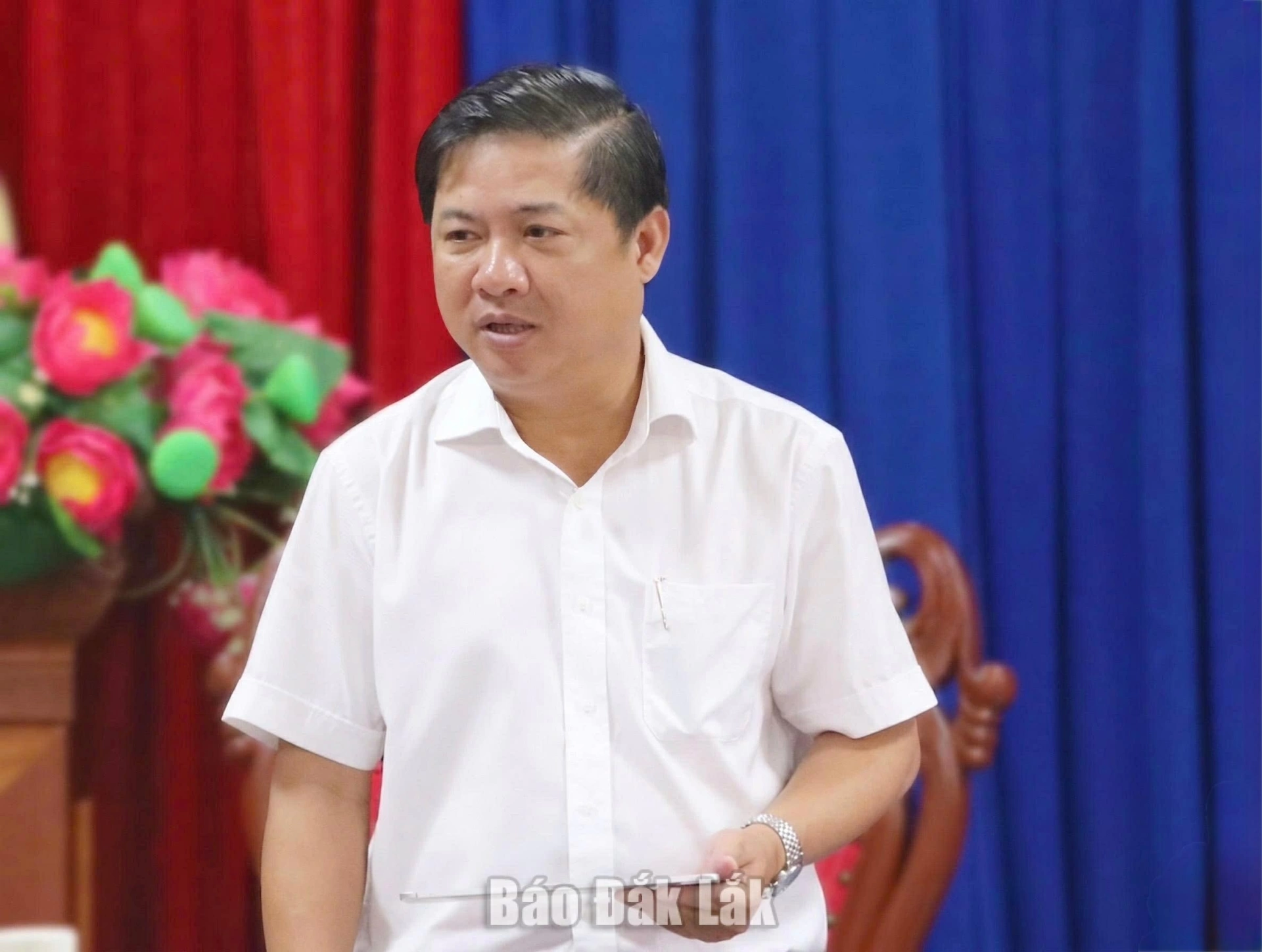Comrade Luong Nguyen Minh Triet, Member of the Party Central Committee, Secretary of the Provincial Party Committee, Head of the Provincial National Assembly Deputies Delegation and Head of Steering Committee 152, delivering concluding remarks at the meeting.
