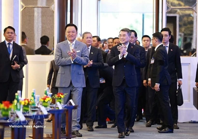 Prime Minister Le Minh Hung joins Lao Prime Minister Sonexay Siphandone, Cambodian Prime Minister Hun Manet, Thai Prime Minister Anutin Charnvirakul and Timor-Leste Prime Minister Kay Rala Xanana Gusmao at the opening session of the third ASEAN Future Forum. (Photo: VNA)