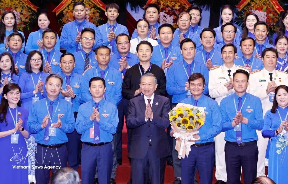 Party General Secretary and State President To Lam congratulates members of the HCYU Central Committee for the 2026–2031 term (Photo: VNA)