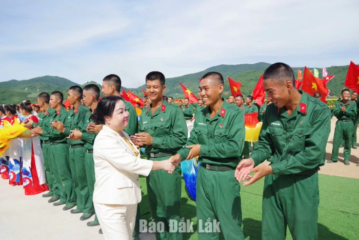 Long trọng tổ chức Lễ tuyên thệ chiến sĩ mới tại thao trường Suối Cối