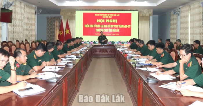Tổ chức lại ban chỉ huy phòng thủ khu vực thành trung đoàn bộ binh khung thường trực