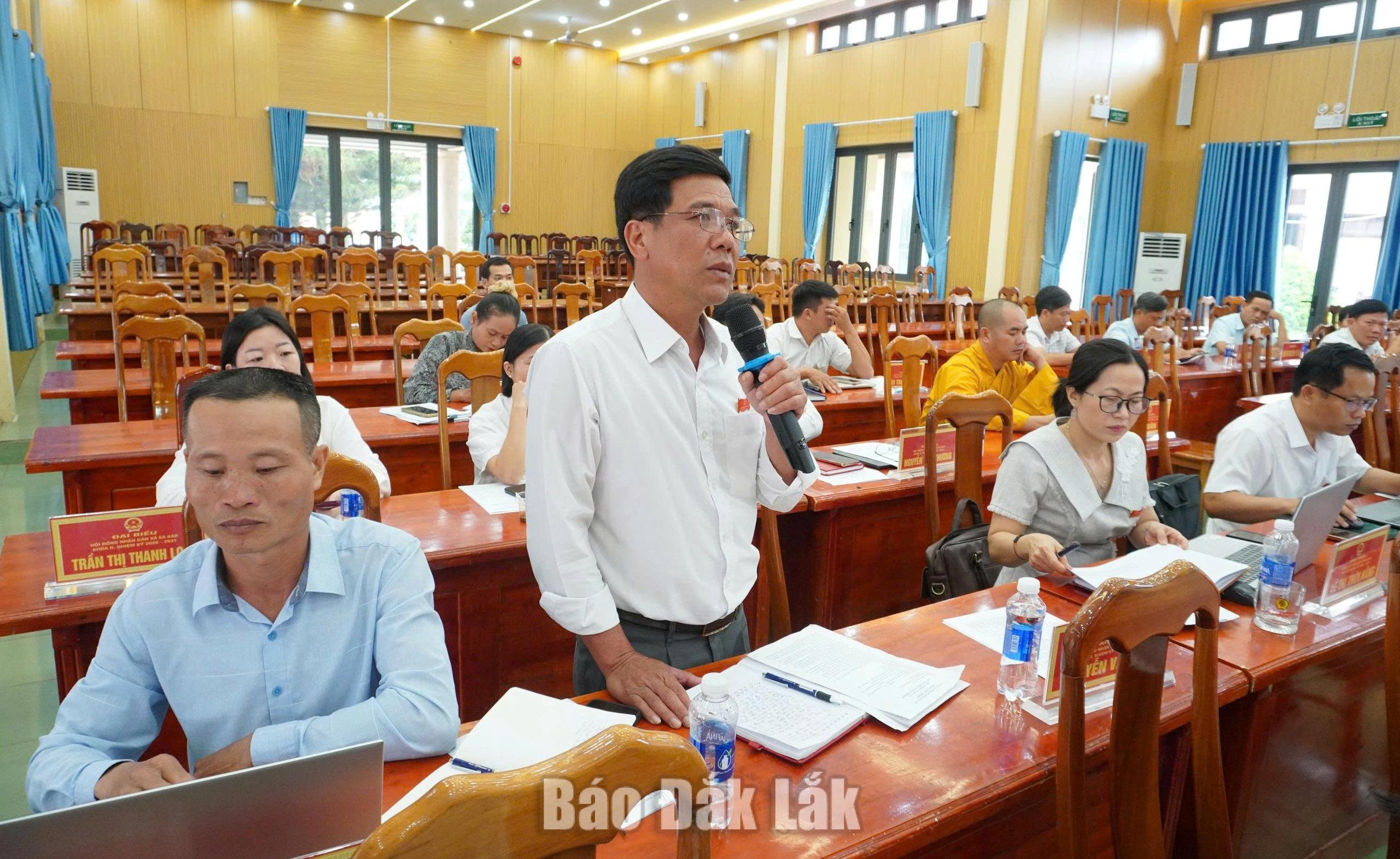 Đại biểu nệu ý kiến tại kỳ họp.