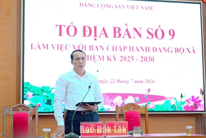 Tổ địa bàn số 9 của Ban Thường vụ Tỉnh ủy làm việc với Đảng ủy xã Ea Kar