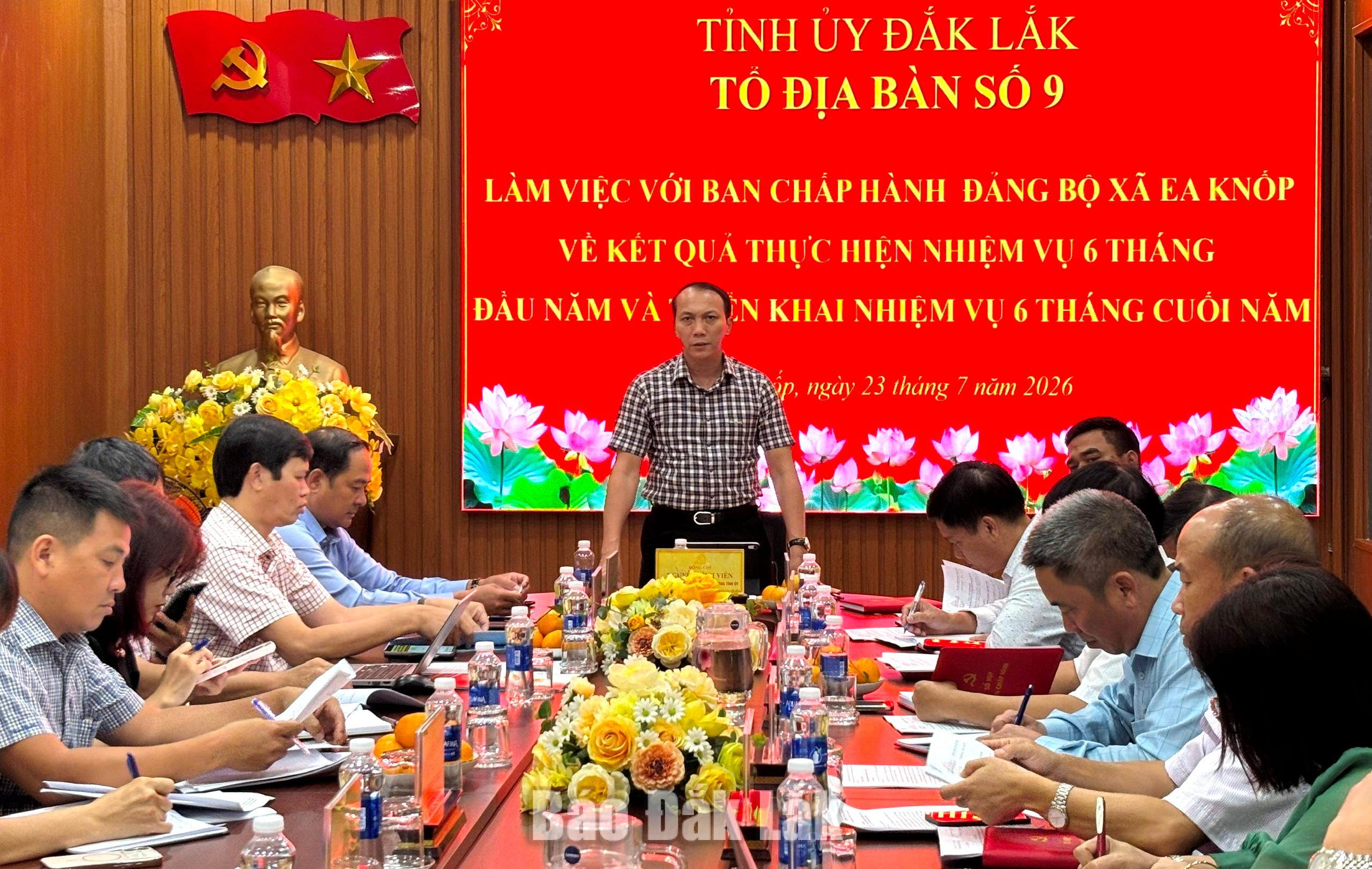 Đồng chí Nguyễn Đình Viên, Ủy viên Ban Thường vụ Tỉnh ủy, Chánh Văn phòng Tỉnh ủy, Tổ trưởng tổ địa bàn số 9 phát biểu tại buổi làm việc.